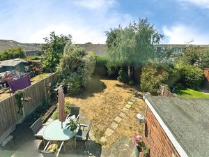 Pyfleet Close - click for photo gallery
